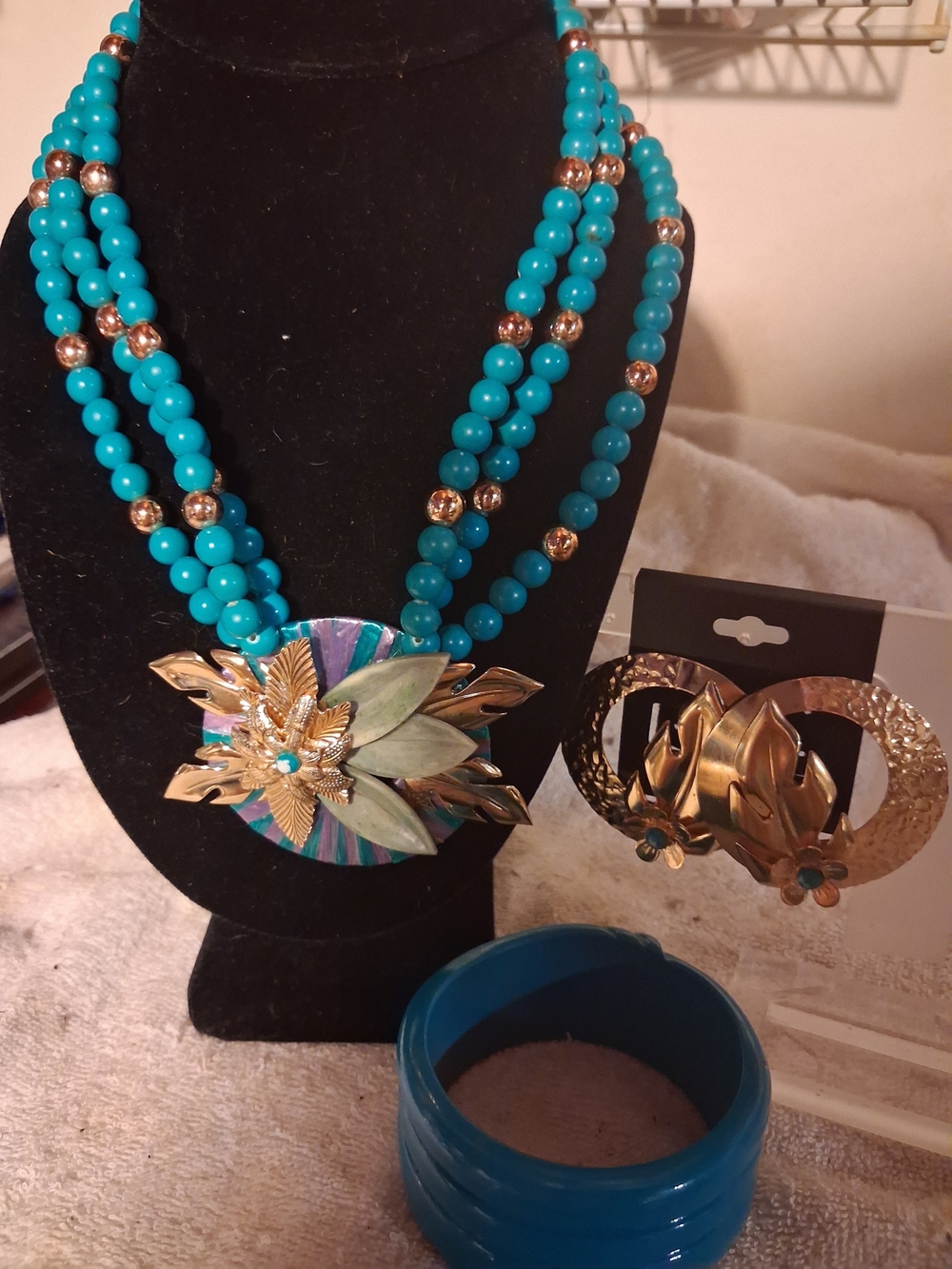 Not New,Vintage In Good Condition 3pc.Turq. Plastic Beaded Flower  Necklace